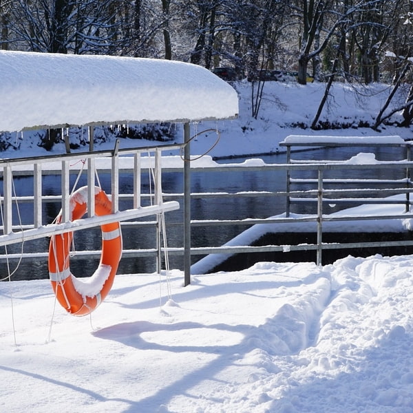 Rettungsring im Schnee Rettungsring im Schnee